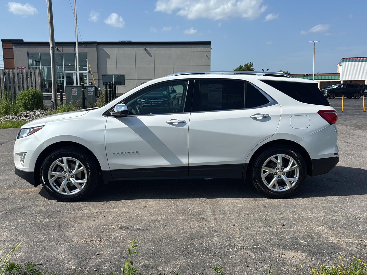 Used 2019 Iridescent Pearl Tricoat Chevrolet Premier image 4