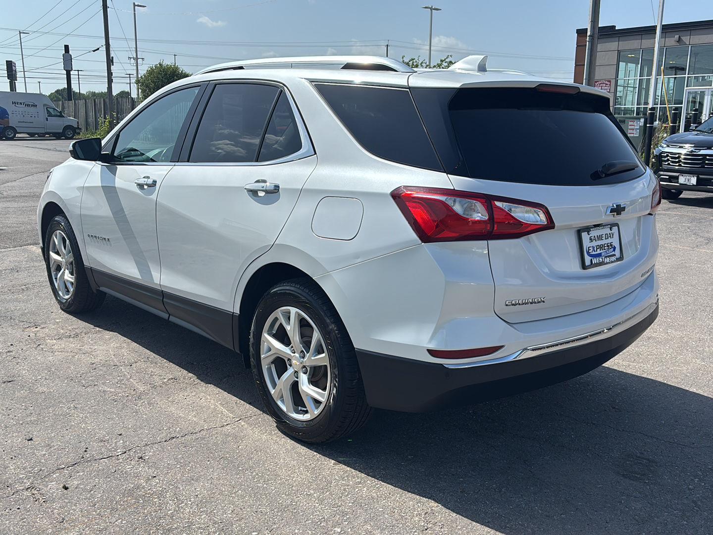 Used 2019 Iridescent Pearl Tricoat Chevrolet Premier image 5