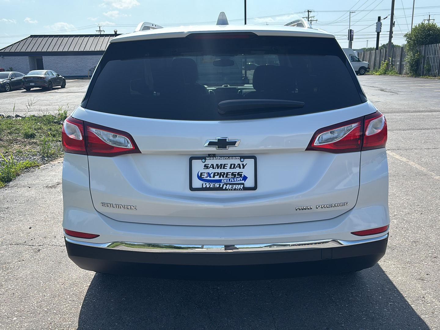 Used 2019 Iridescent Pearl Tricoat Chevrolet Premier image 6