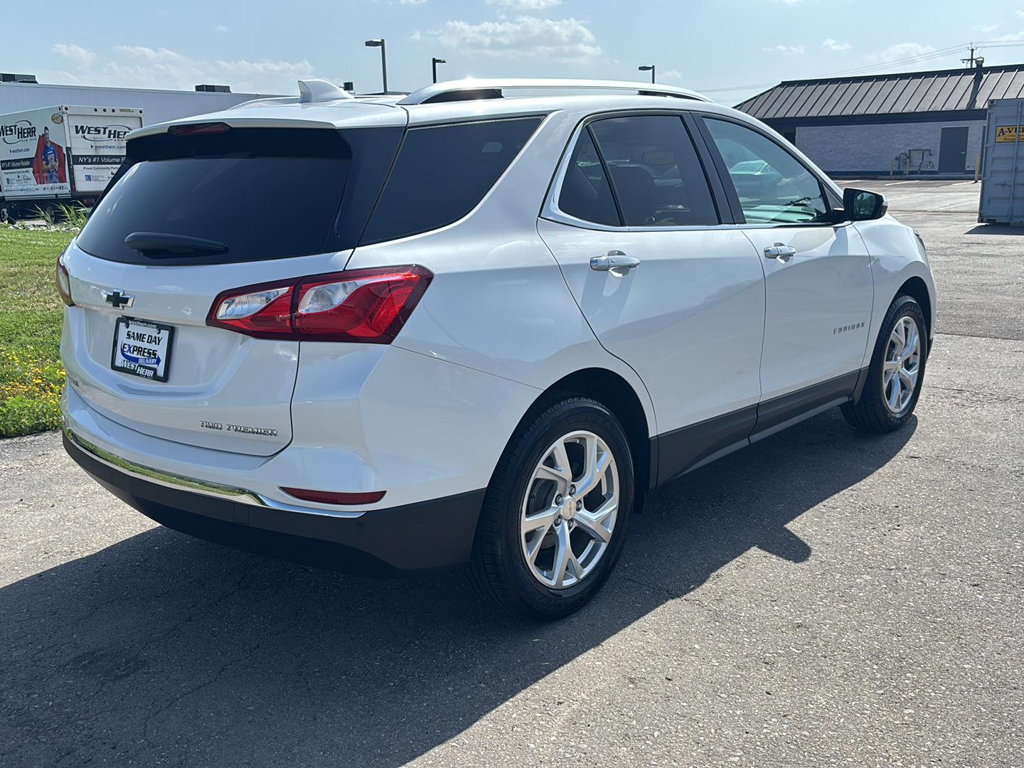 Used 2019 Iridescent Pearl Tricoat Chevrolet Premier image 7