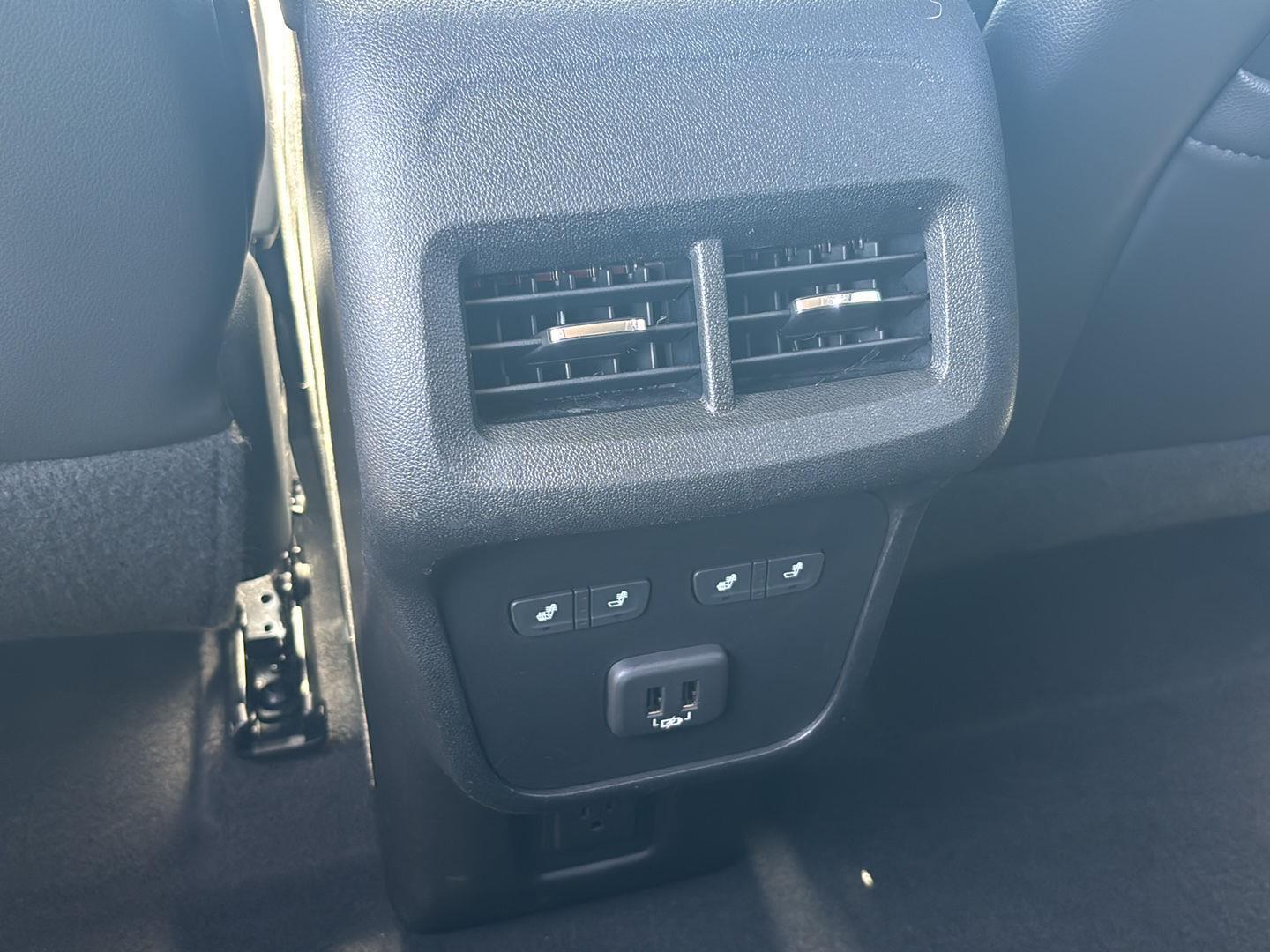 Used 2019 Iridescent Pearl Tricoat Chevrolet Premier image 14