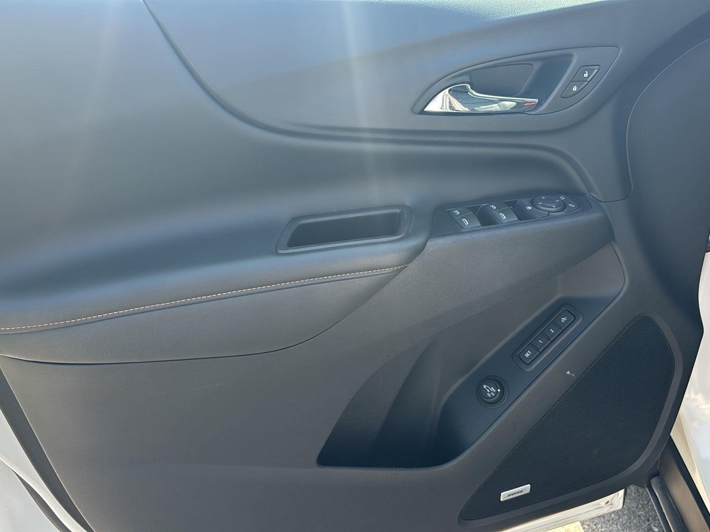 Used 2019 Iridescent Pearl Tricoat Chevrolet Premier image 15