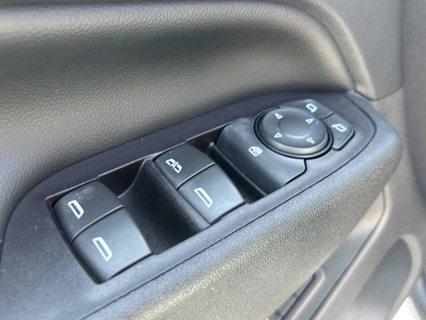 Used 2019 Iridescent Pearl Tricoat Chevrolet Premier image 16