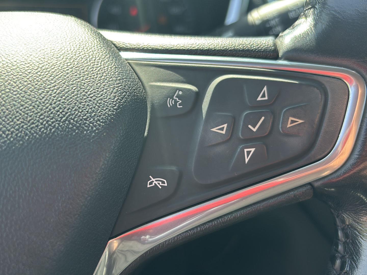 Used 2019 Iridescent Pearl Tricoat Chevrolet Premier image 22