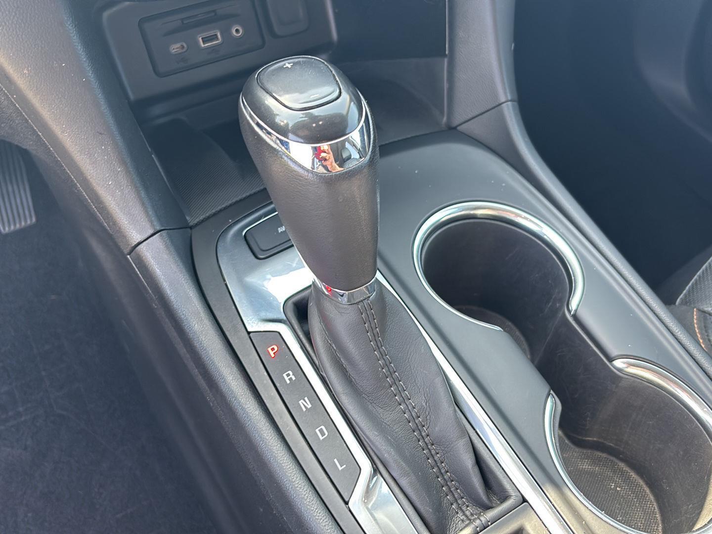 Used 2019 Iridescent Pearl Tricoat Chevrolet Premier image 24