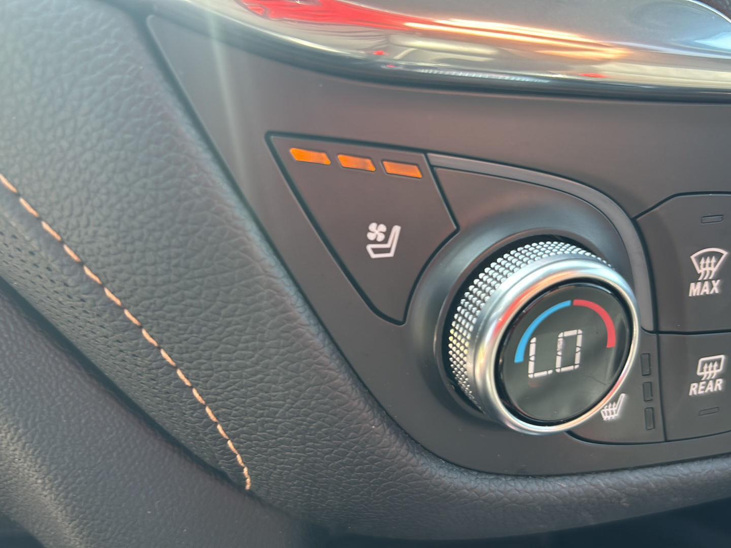 Used 2019 Iridescent Pearl Tricoat Chevrolet Premier image 26
