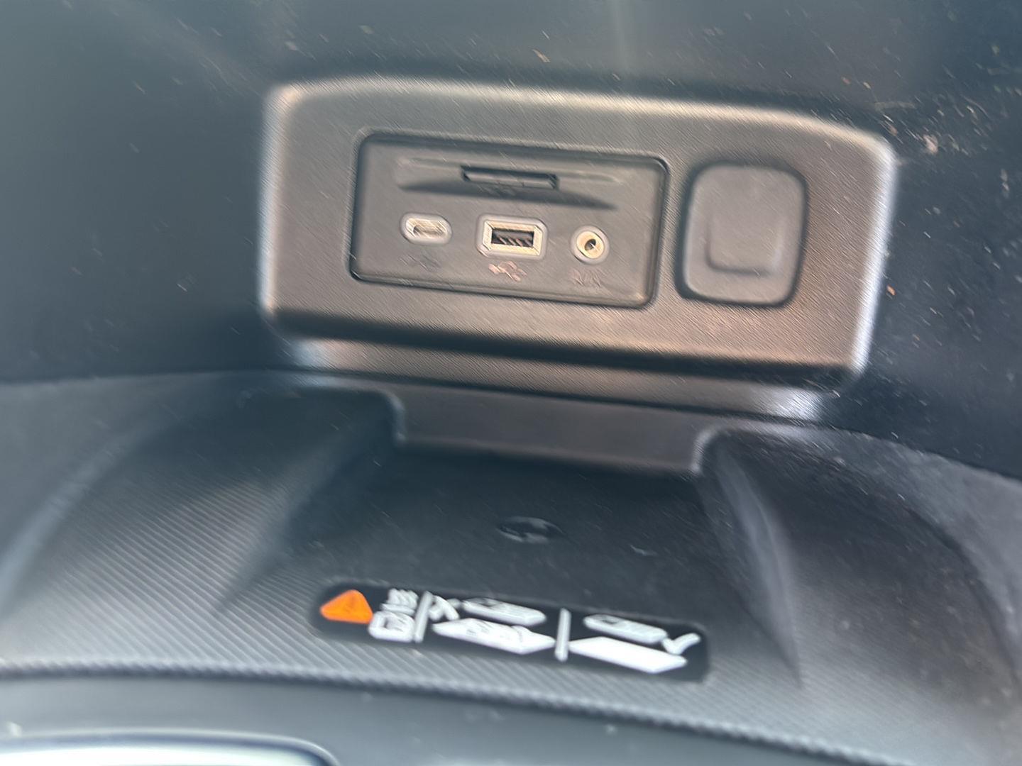 Used 2019 Iridescent Pearl Tricoat Chevrolet Premier image 28