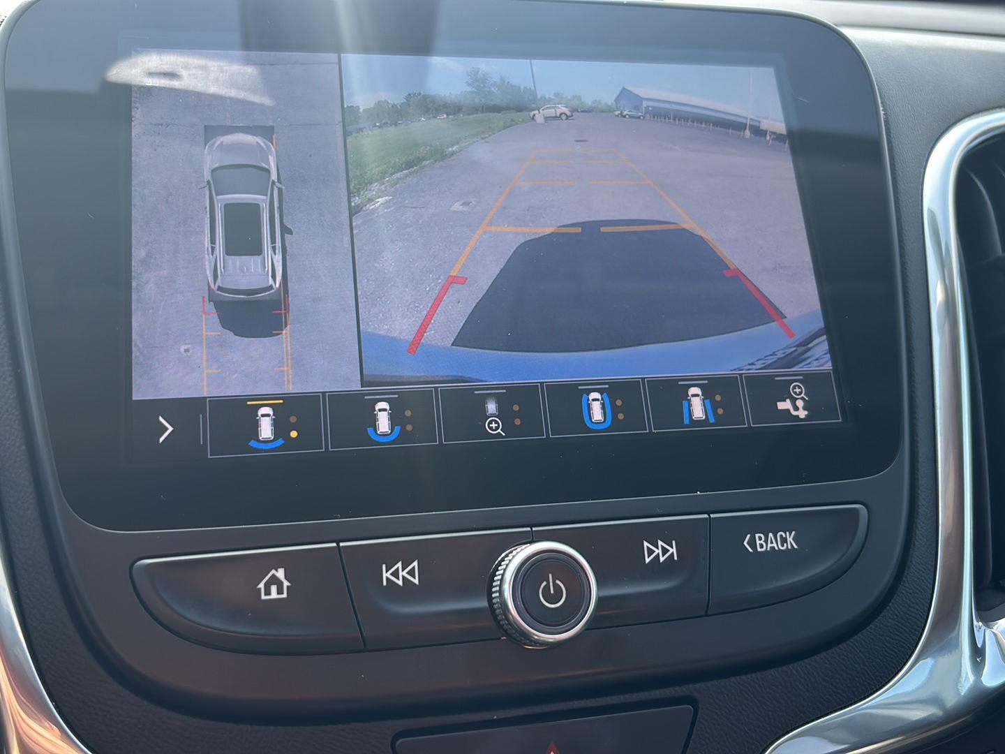 Used 2019 Iridescent Pearl Tricoat Chevrolet Premier image 29