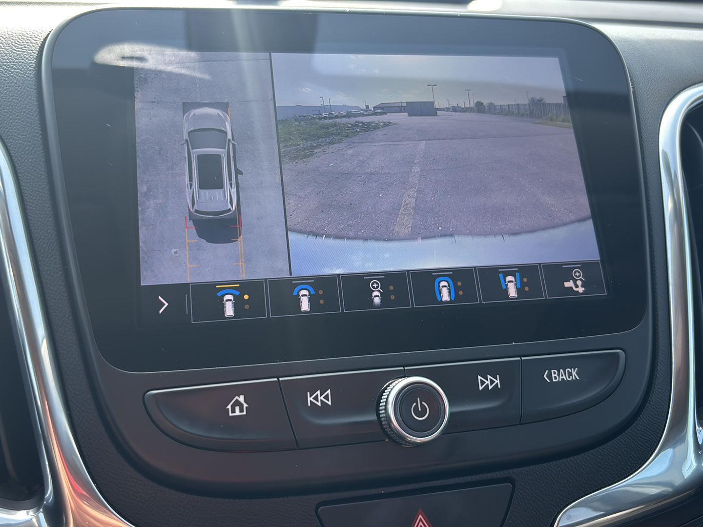 Used 2019 Iridescent Pearl Tricoat Chevrolet Premier image 30