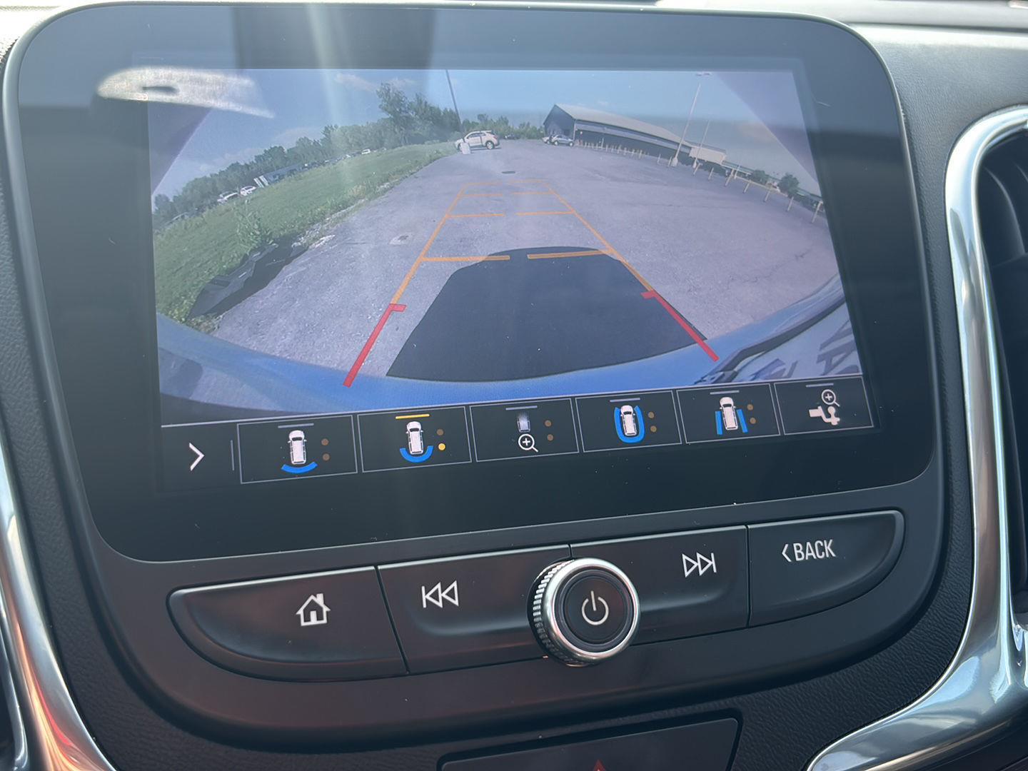 Used 2019 Iridescent Pearl Tricoat Chevrolet Premier image 32