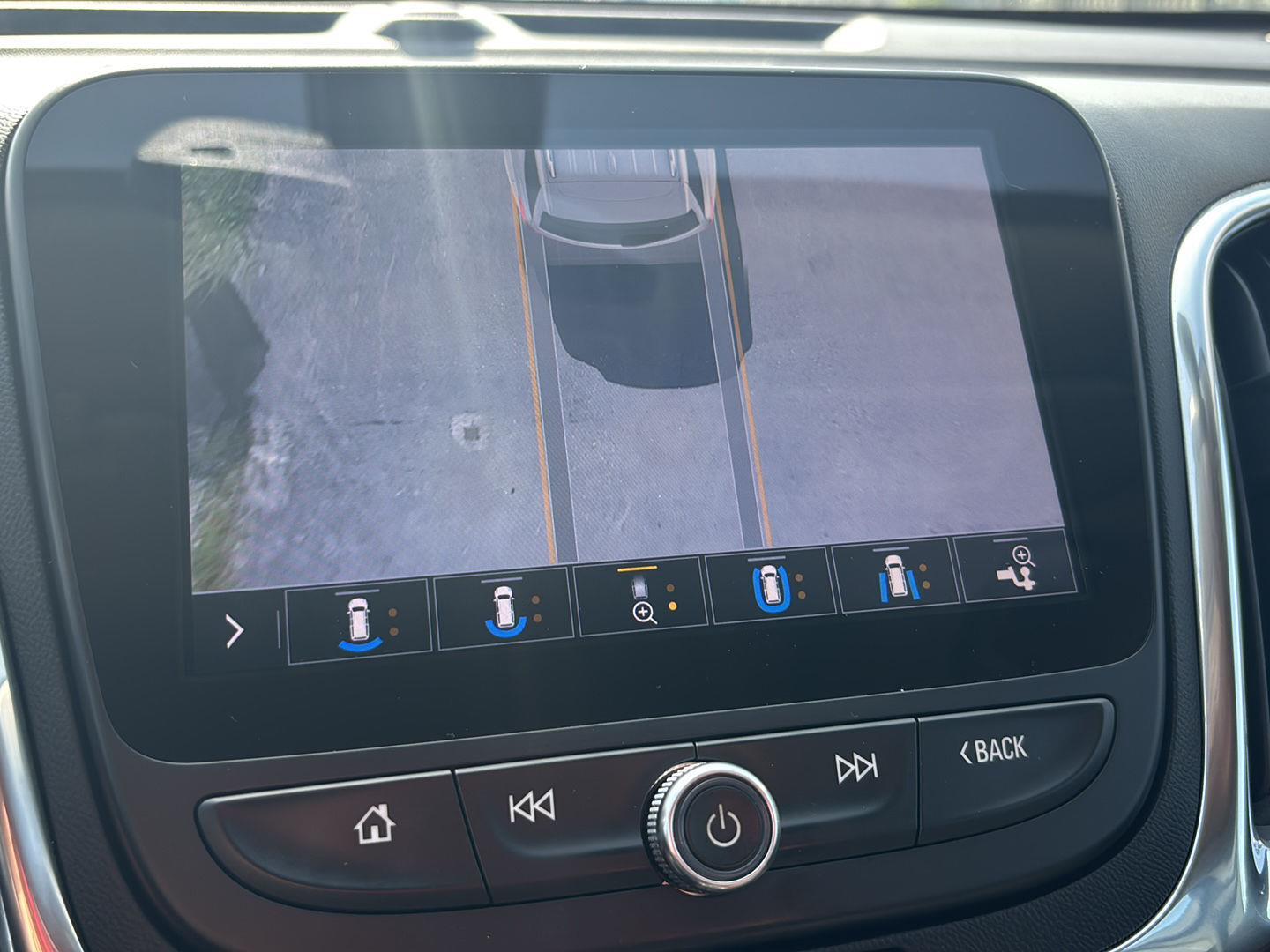 Used 2019 Iridescent Pearl Tricoat Chevrolet Premier image 33