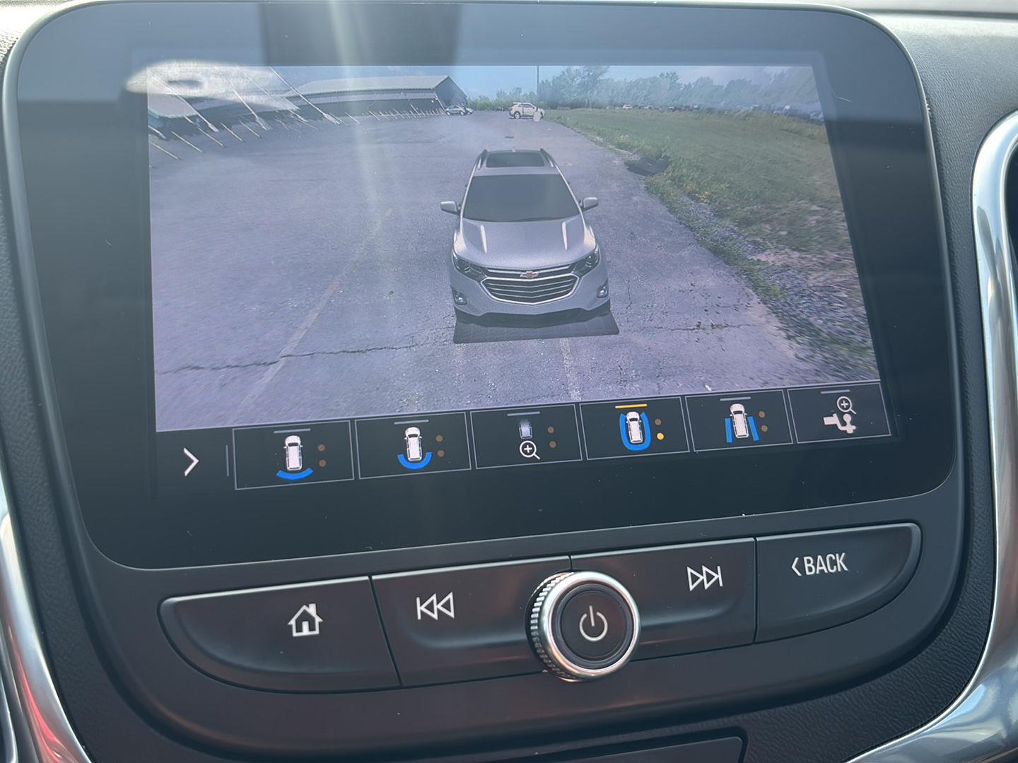 Used 2019 Iridescent Pearl Tricoat Chevrolet Premier image 34