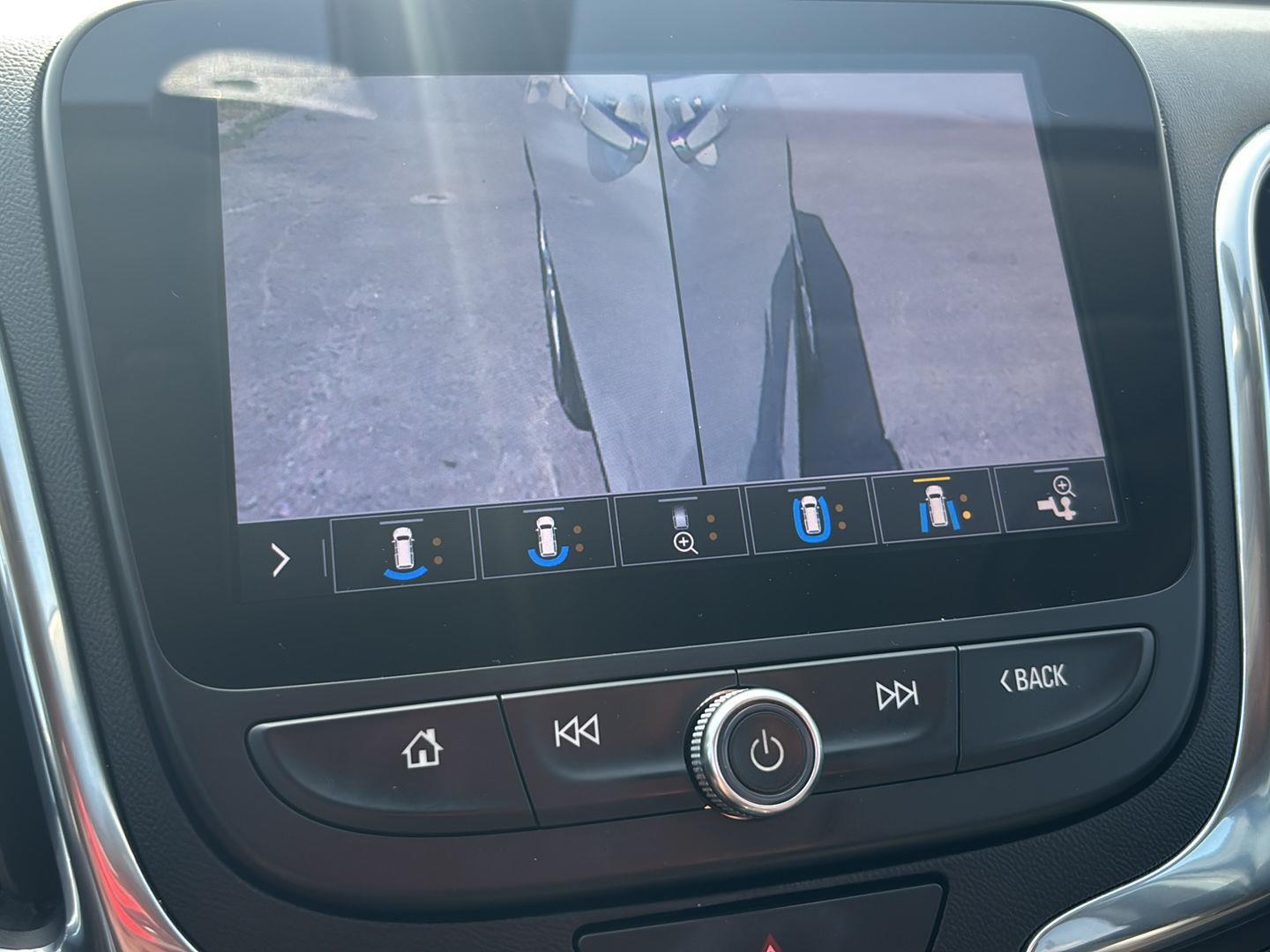Used 2019 Iridescent Pearl Tricoat Chevrolet Premier image 35