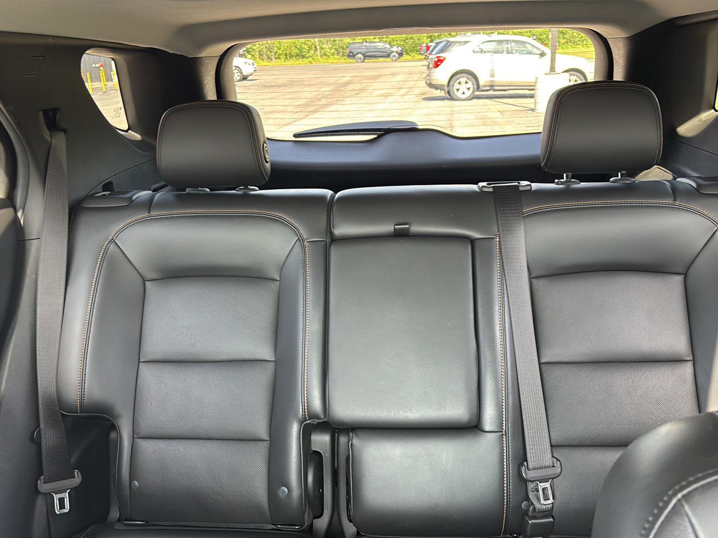 Used 2019 Iridescent Pearl Tricoat Chevrolet Premier image 36