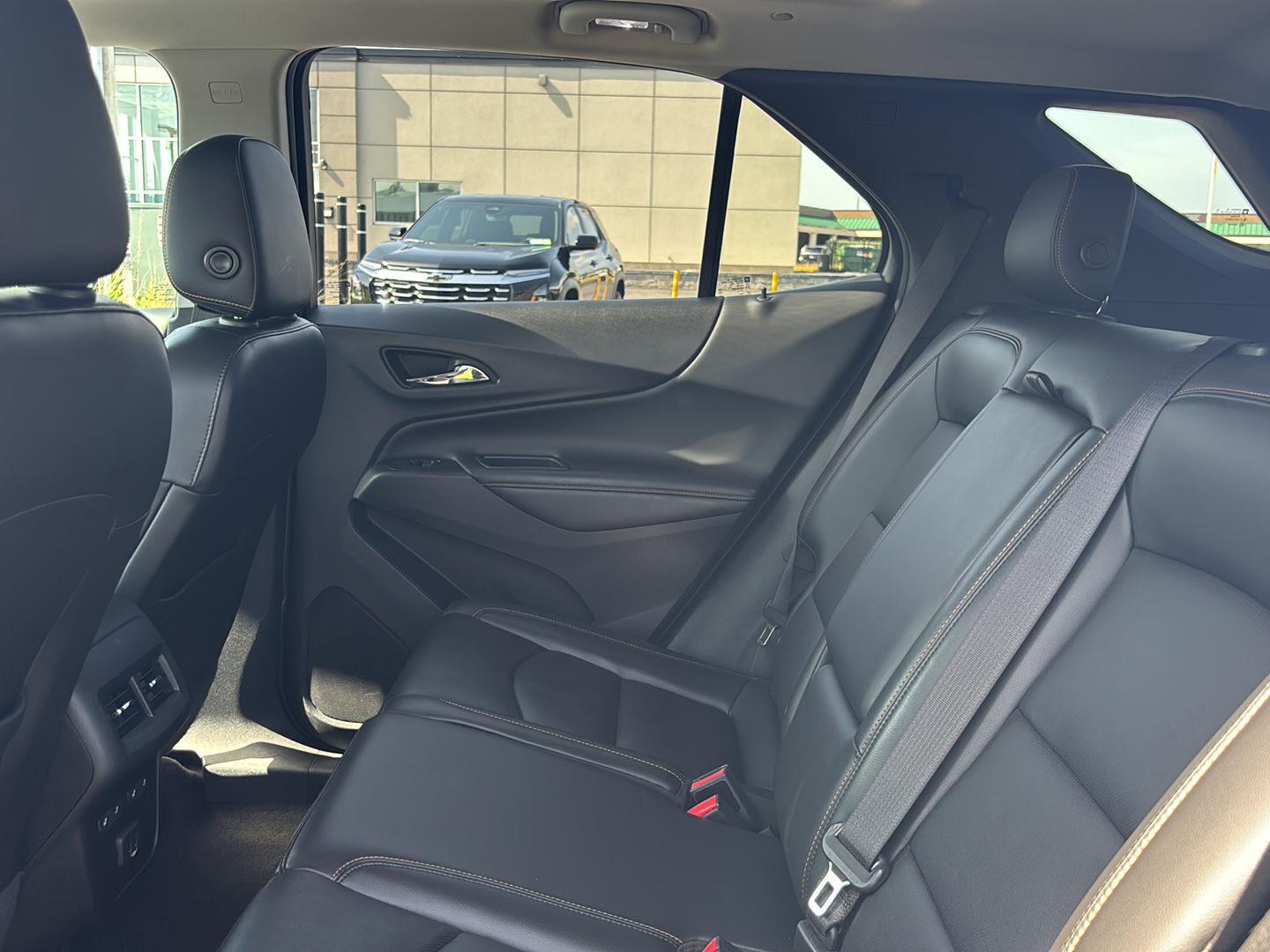 Used 2019 Iridescent Pearl Tricoat Chevrolet Premier image 37