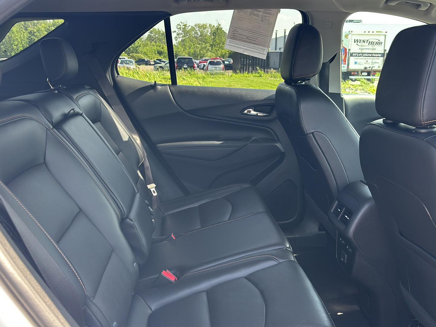 Used 2019 Iridescent Pearl Tricoat Chevrolet Premier image 39