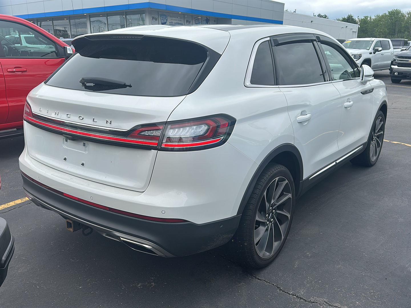 Used 2022 Pristine White Lincoln Reserve image 2