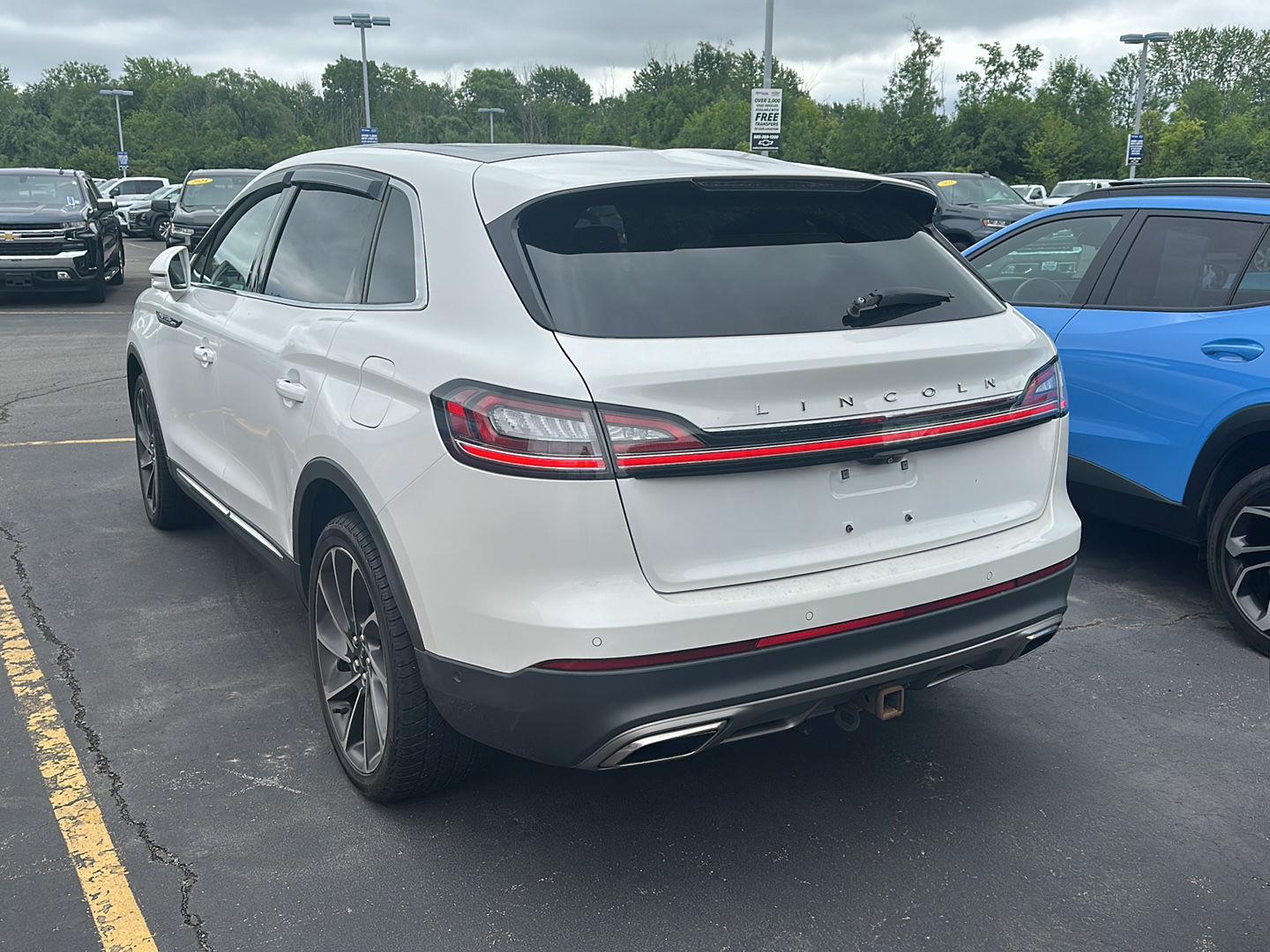 Used 2022 Pristine White Lincoln Reserve image 3