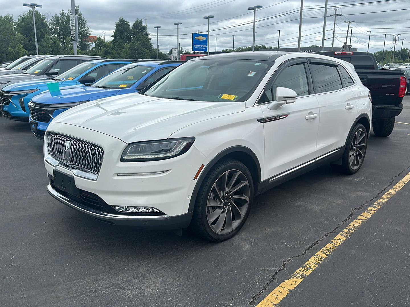 Used 2022 Pristine White Lincoln Reserve image 4