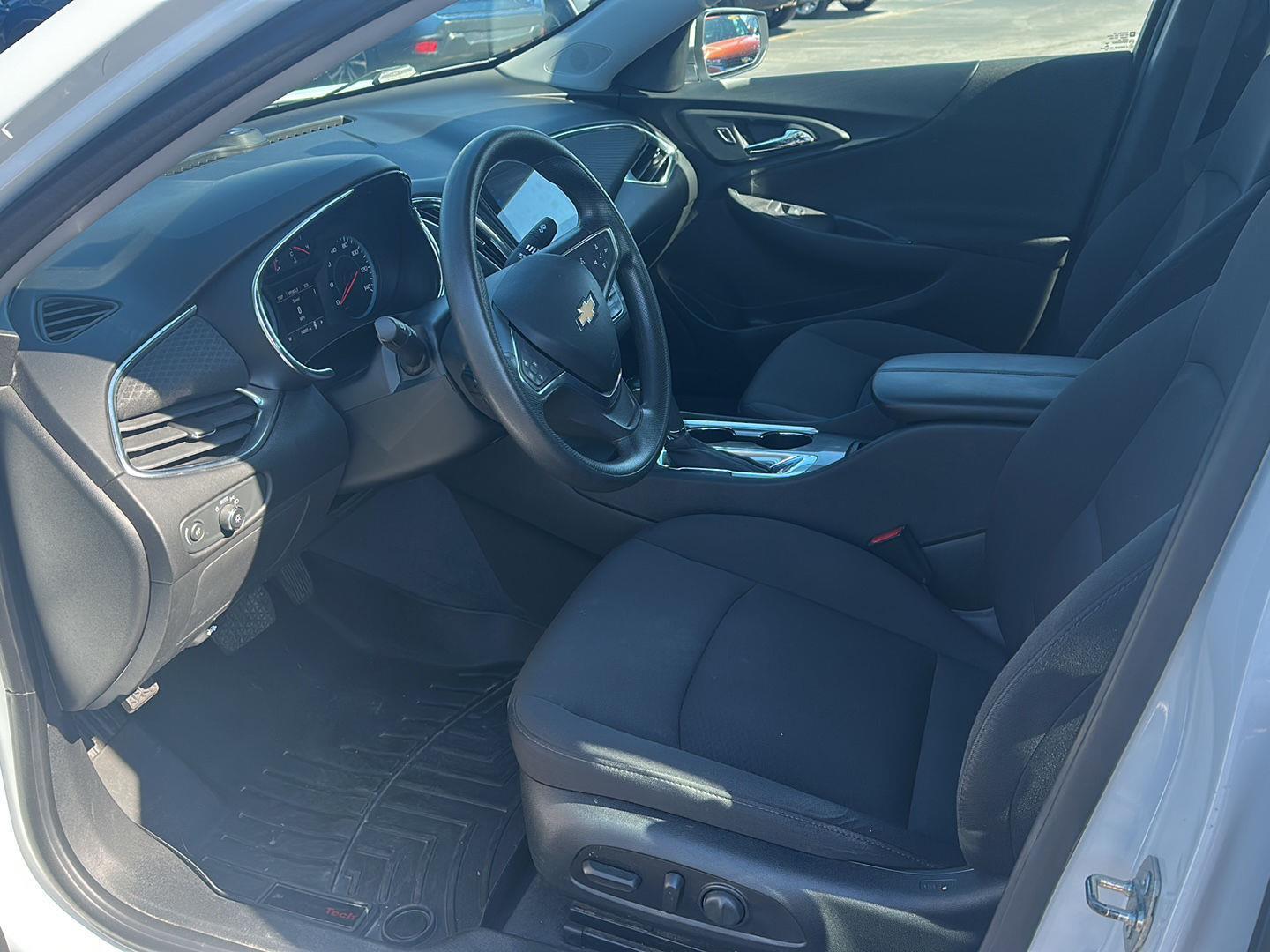Used 2019 Summit White Chevrolet LT image 7