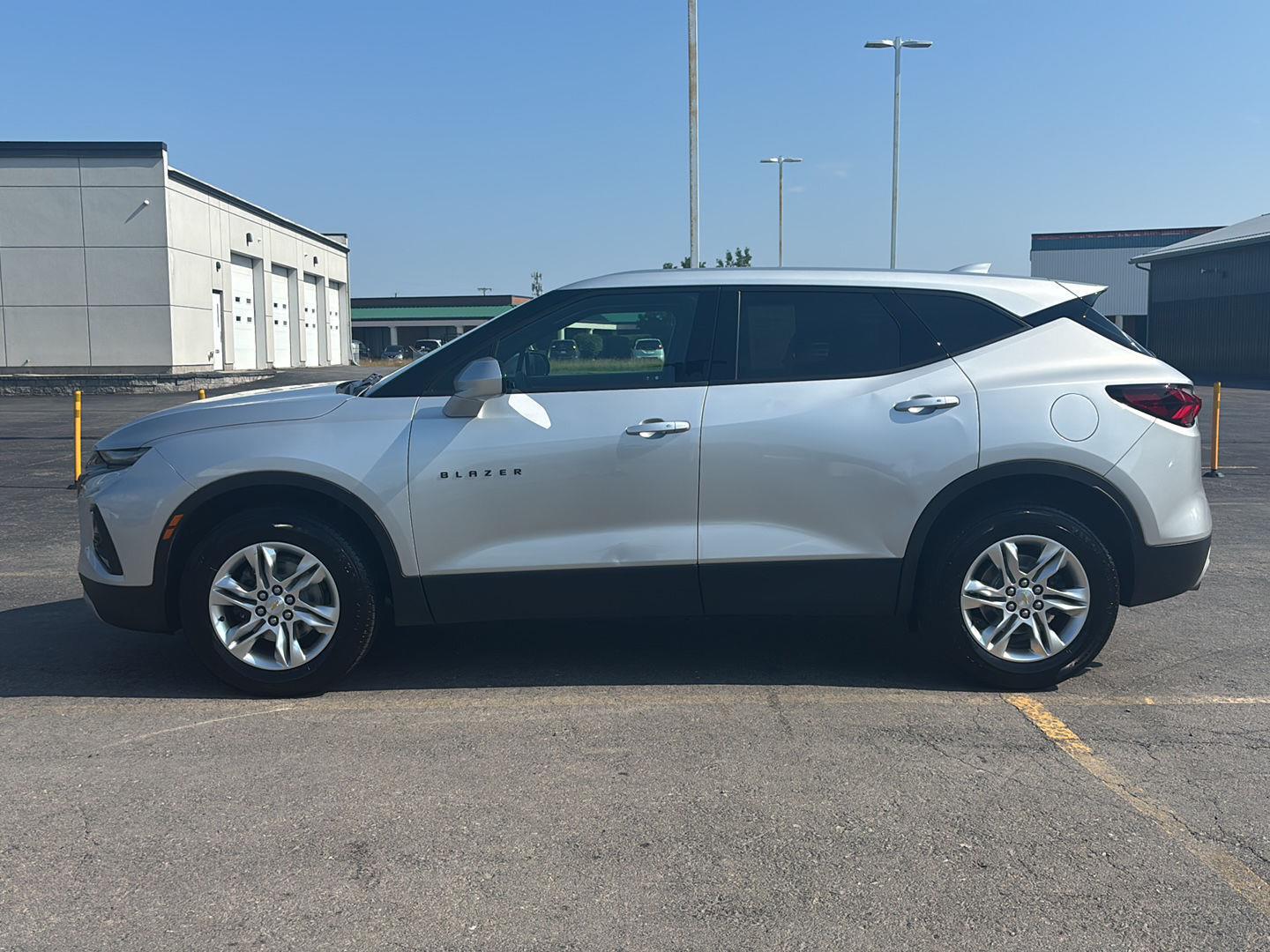 Used 2021 Silver Ice Metallic Chevrolet LT image 4