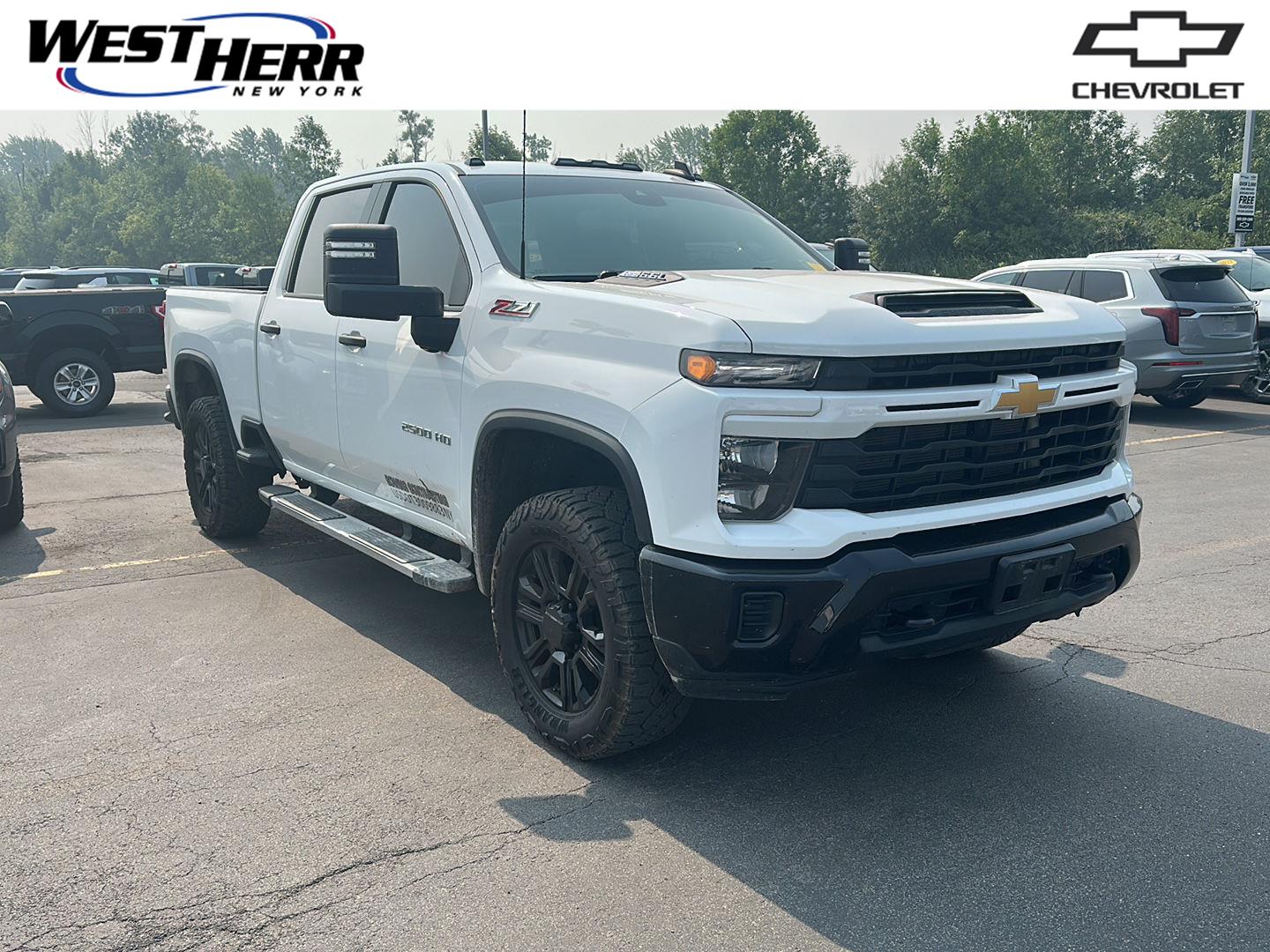 Summit White 2024 Chevrolet Silverado 2500HD Pickup Truck Four-Wheel Drive Automatic