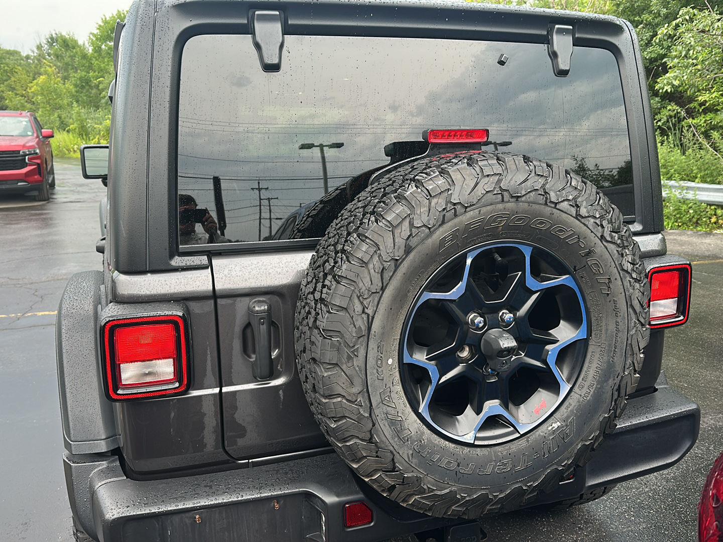 Used 2023 Granite Crystal Metallic Clearcoat Jeep Rubicon image 3