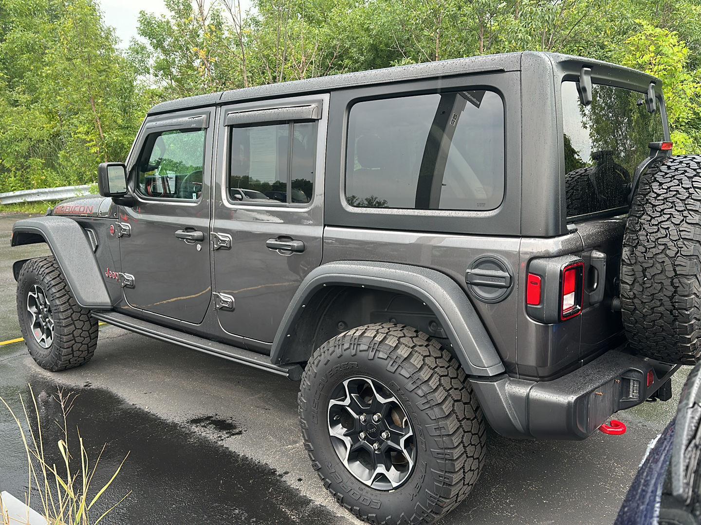 Used 2023 Granite Crystal Metallic Clearcoat Jeep Rubicon image 4