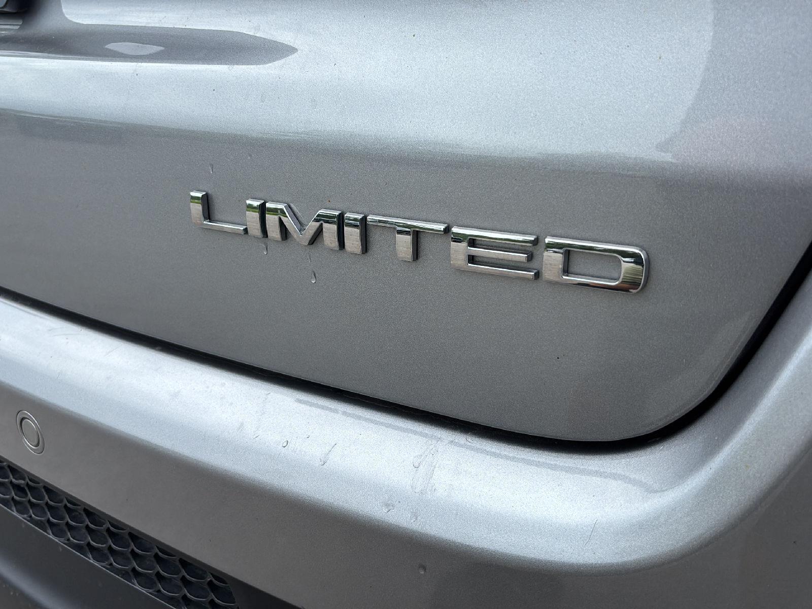 Used 2019 Billet Silver Metallic Clearcoat Jeep Limited image 15