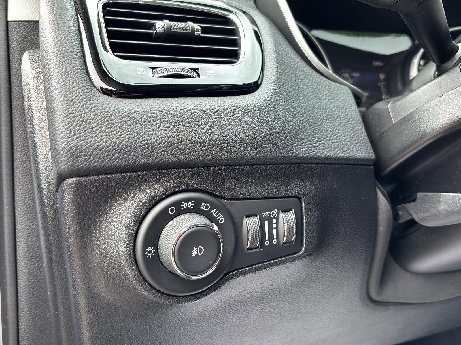 Used 2019 Billet Silver Metallic Clearcoat Jeep Limited image 24