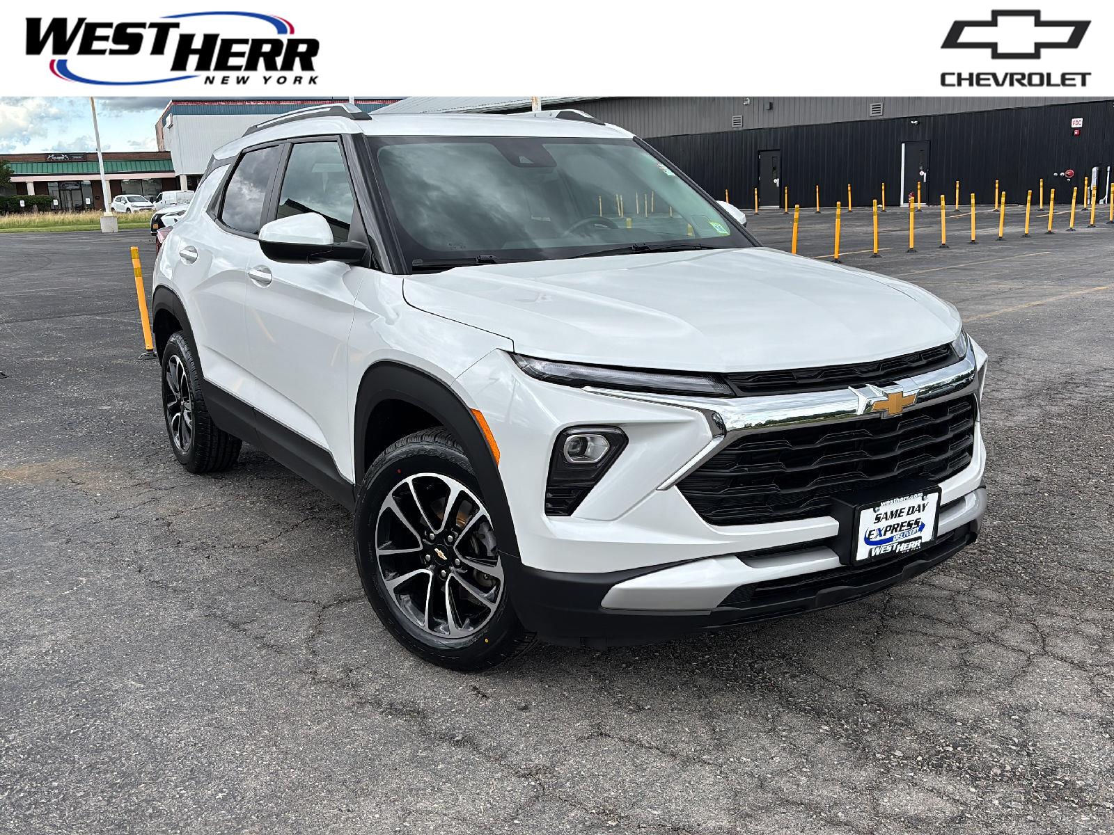 White (Iridescent Pearl Tricoat) 2024 Chevrolet Trailblazer SUV / Crossover Four-Wheel Drive 9-Speed Automatic
