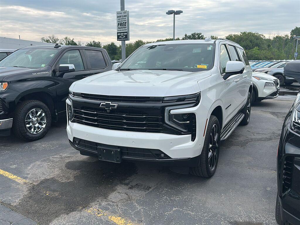Used 2025 Iridescent Pearl Tricoat Chevrolet RST image 4