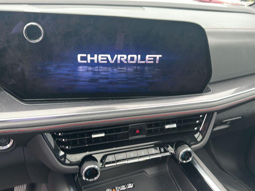 Used 2025 Iridescent Pearl Tricoat Chevrolet RST image 7