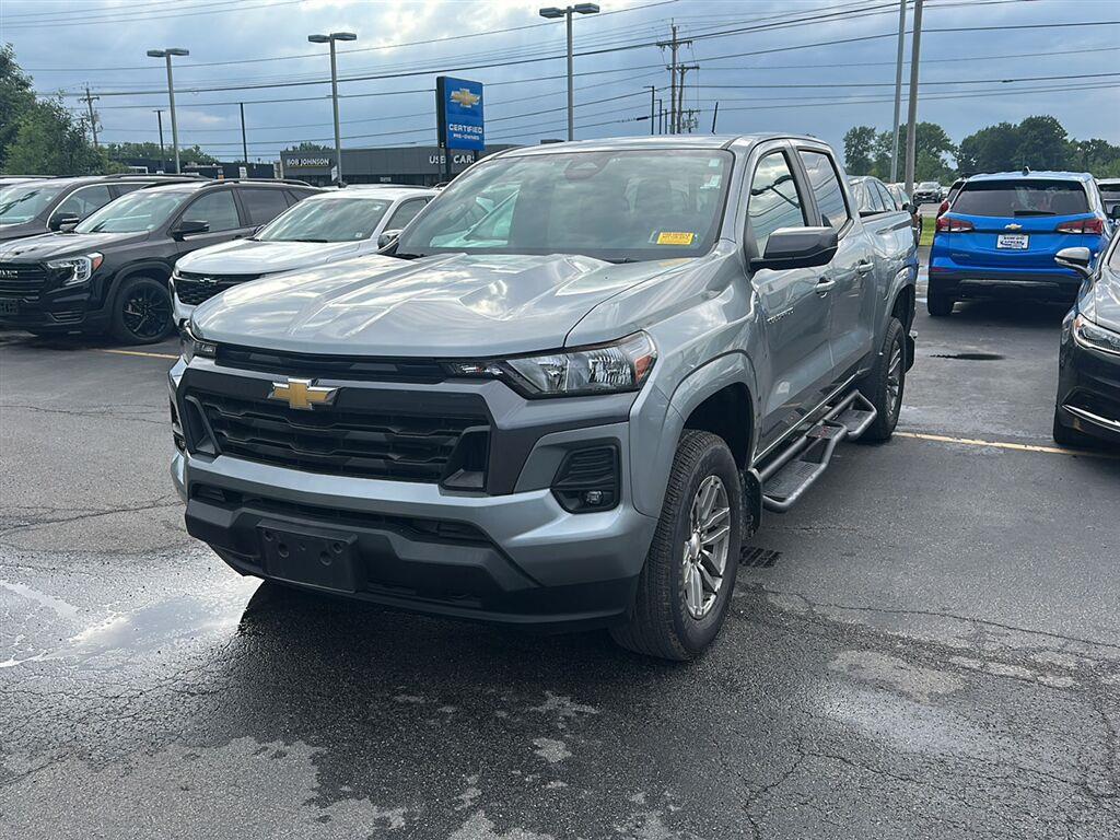 Used 2024 Sterling Gray Metallic Chevrolet 4WD LT image 5
