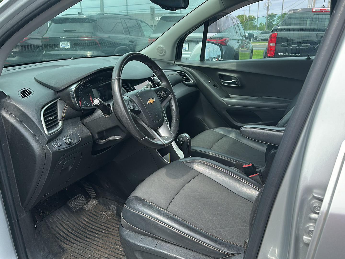 Used 2019 Silver Ice Metallic Chevrolet LT image 7