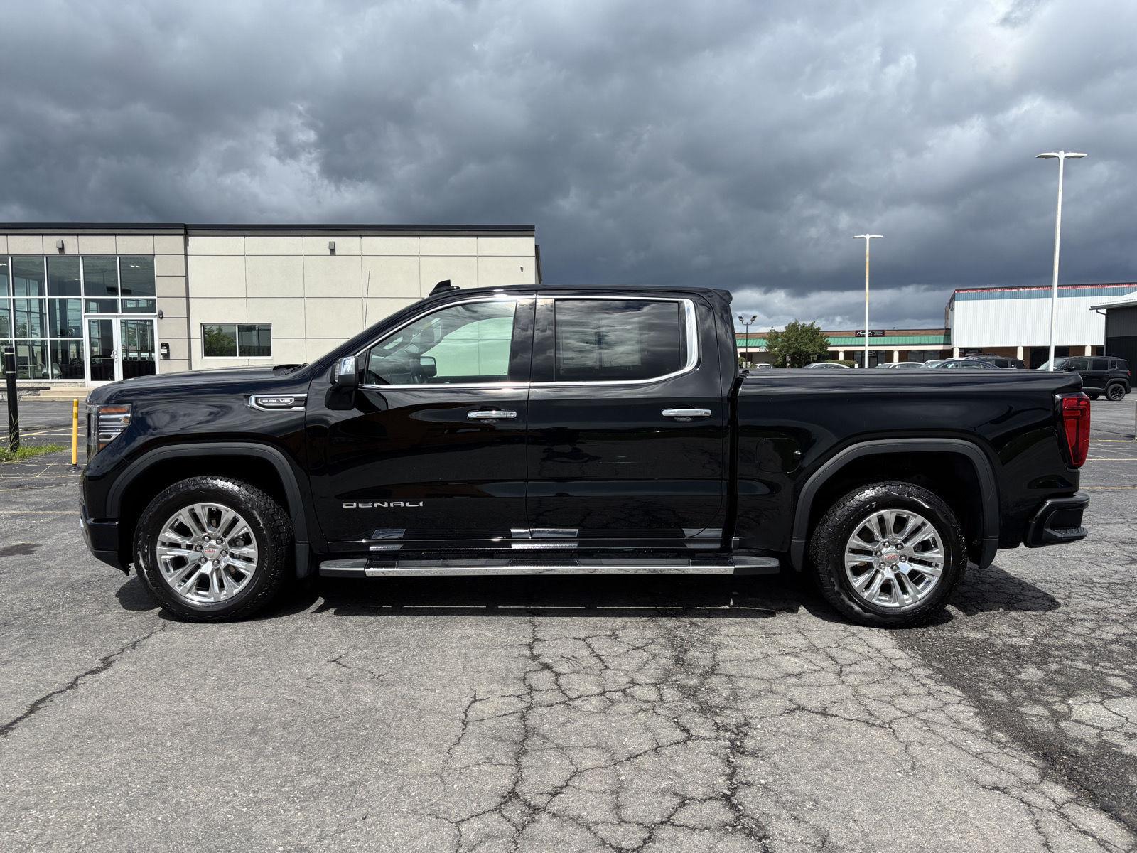 Used 2024 Onyx Black GMC Denali image 4