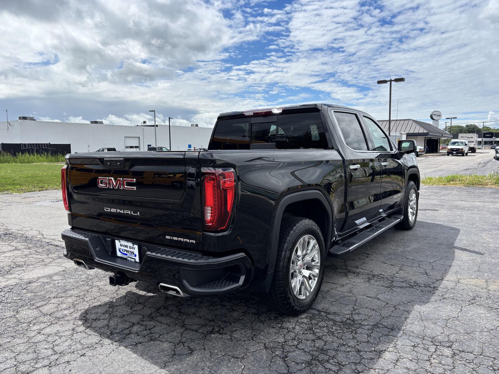 Used 2024 Onyx Black GMC Denali image 7