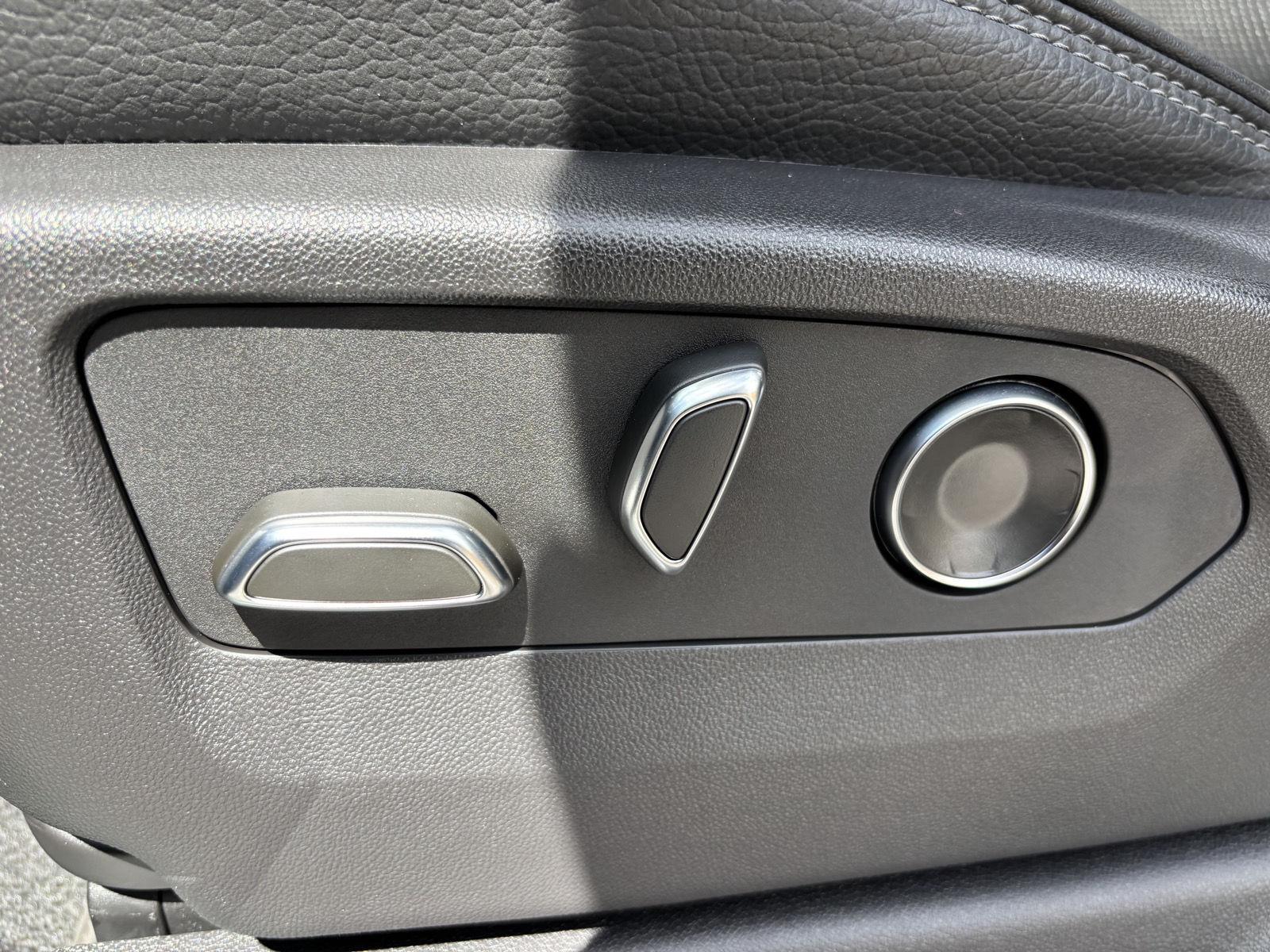 Used 2024 Onyx Black GMC Denali image 18