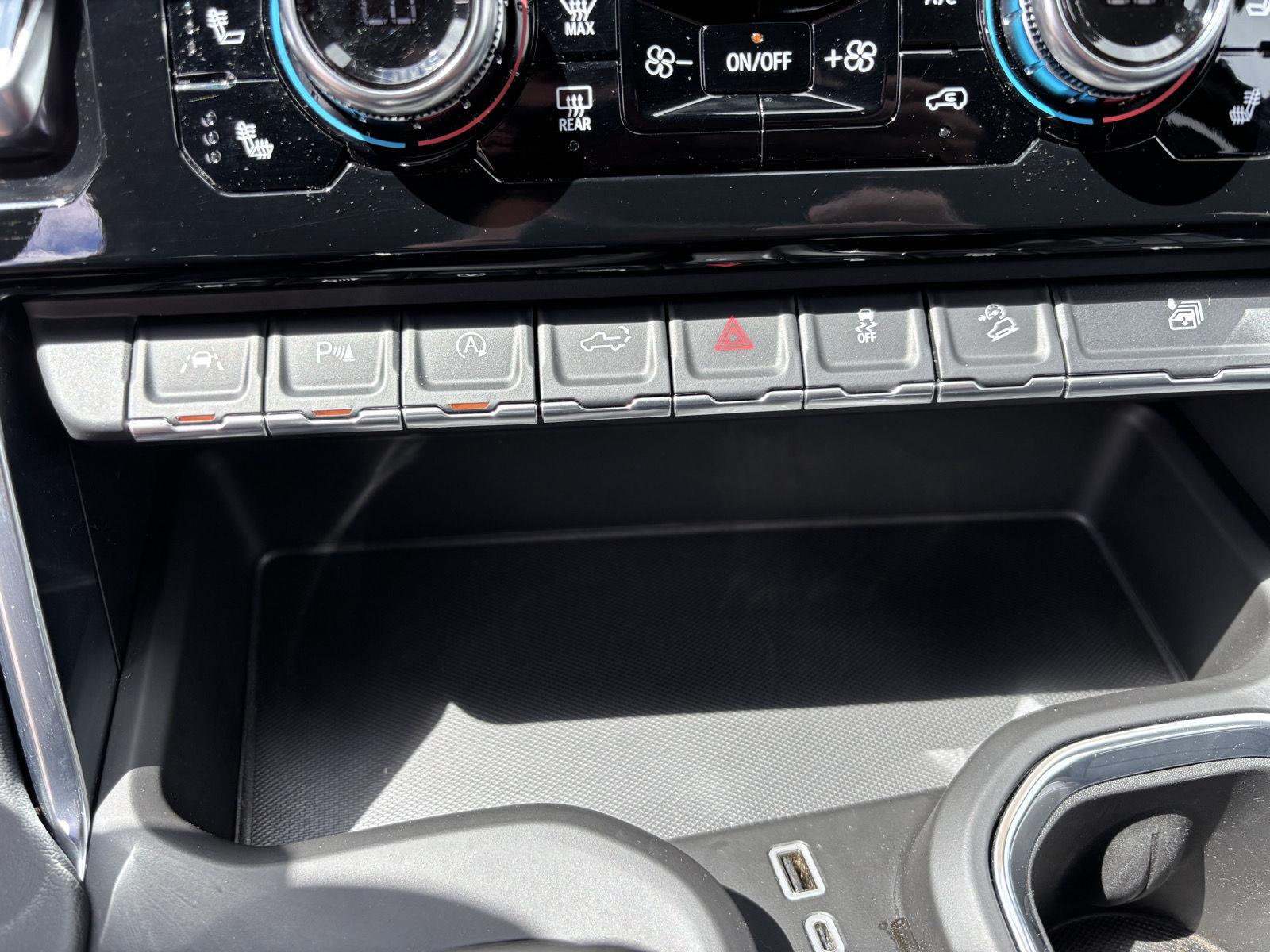 Used 2024 Onyx Black GMC Denali image 27
