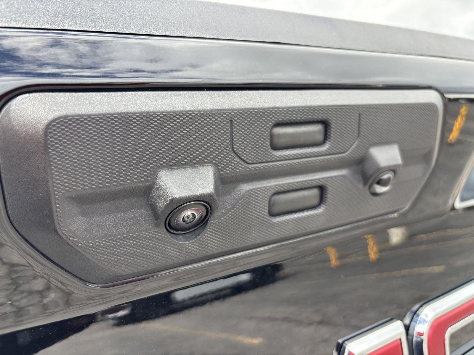 Used 2024 Onyx Black GMC Denali image 43