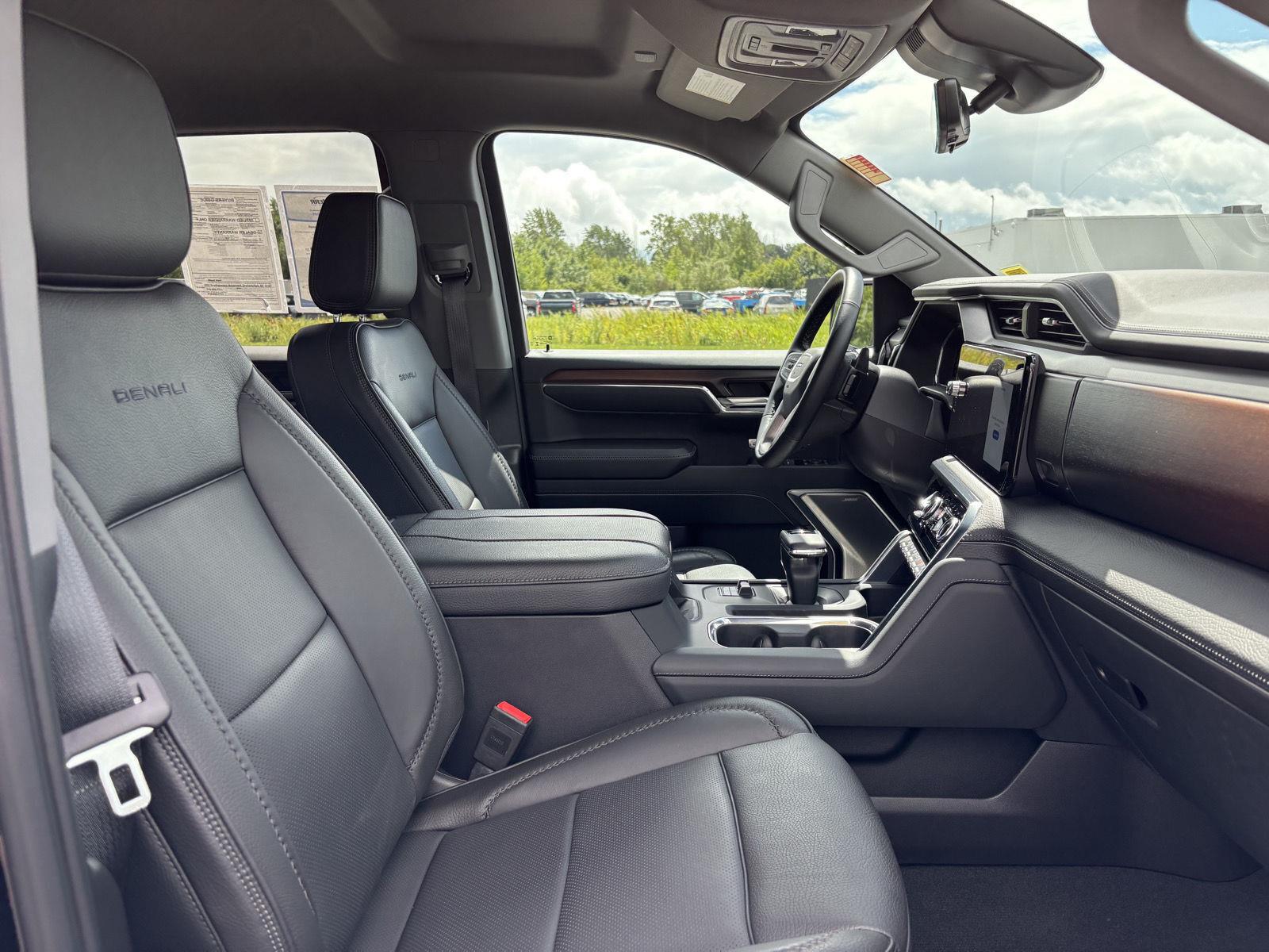 Used 2024 Onyx Black GMC Denali image 46