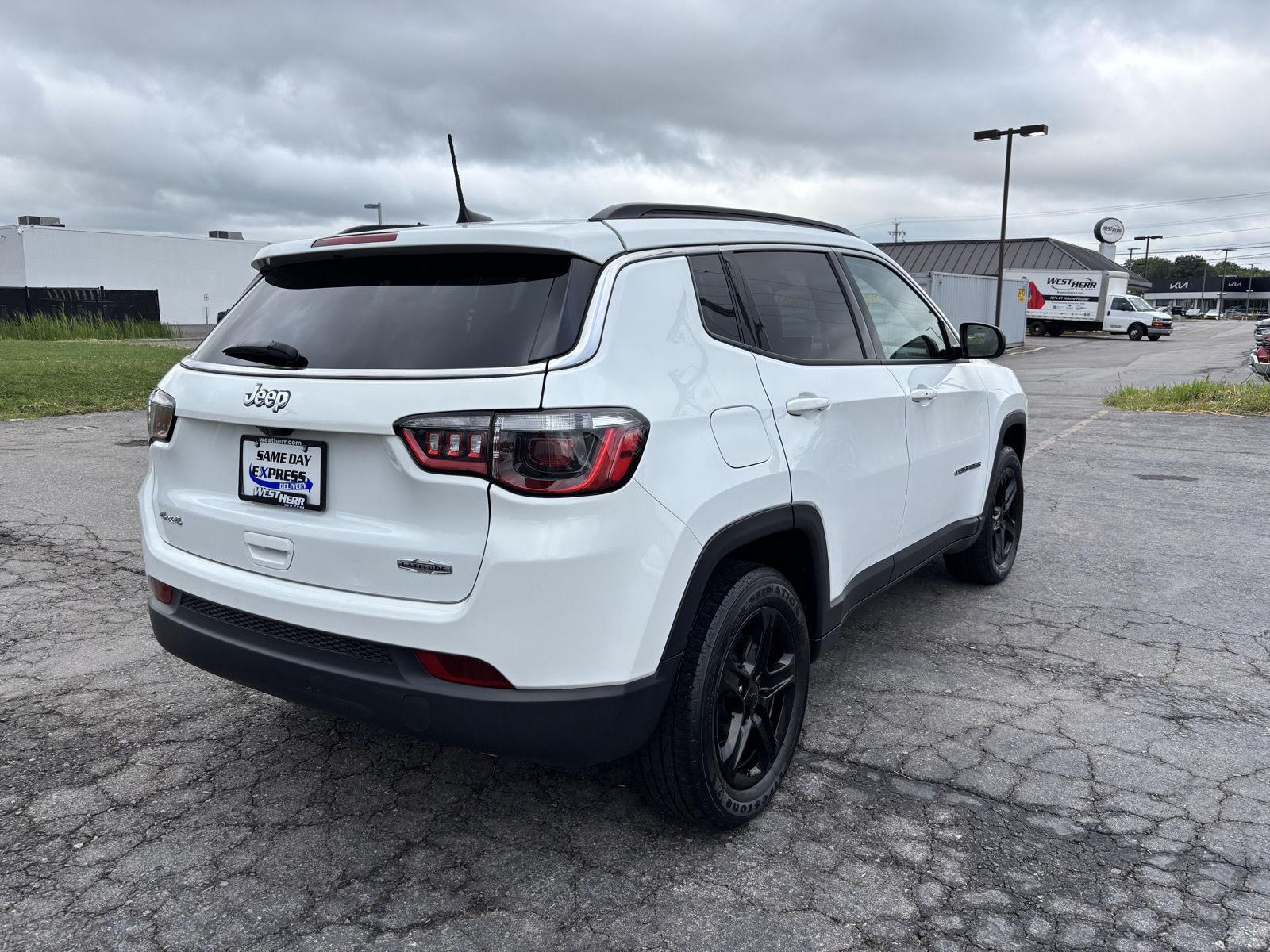 View vehicle photo 7