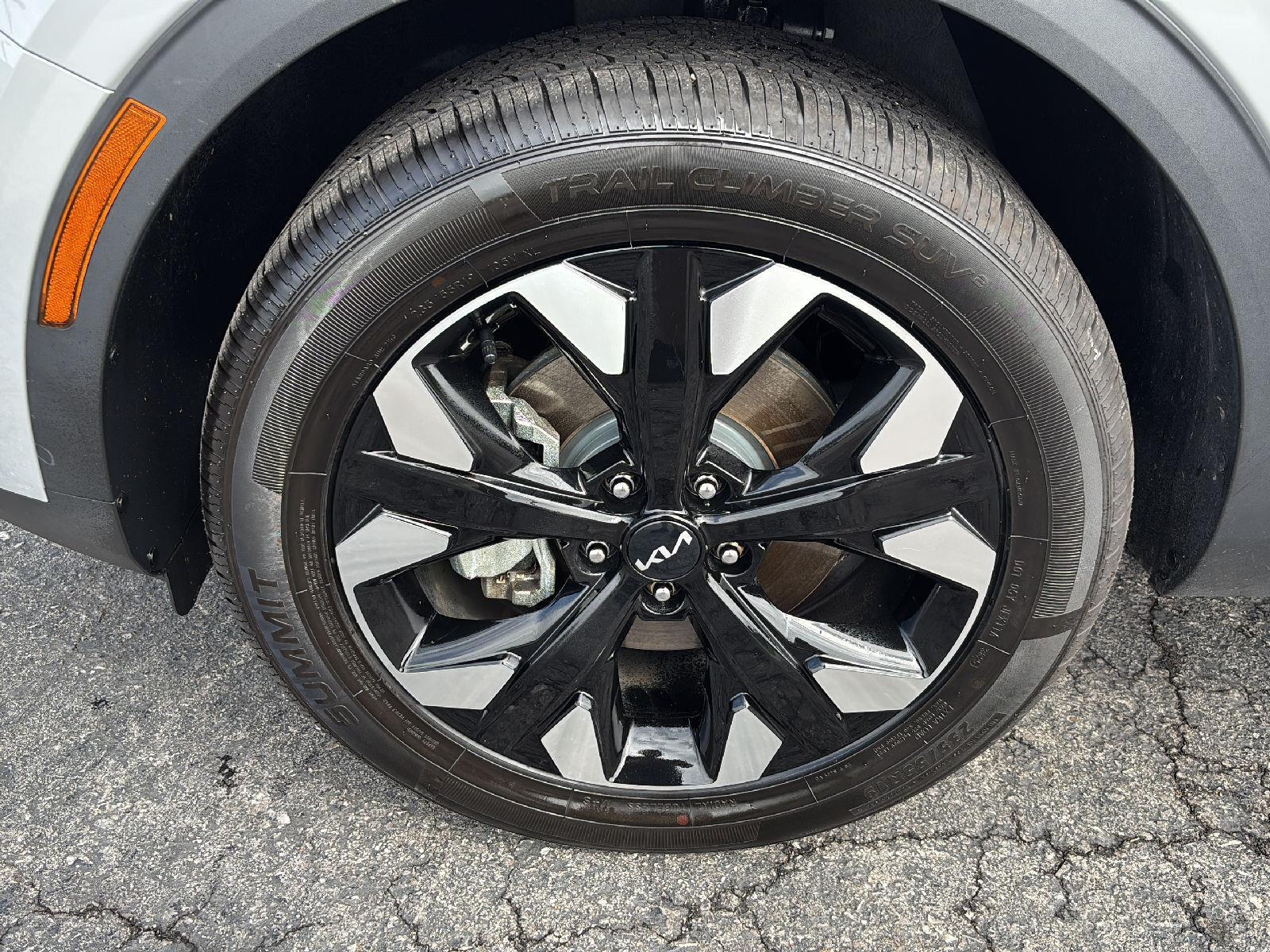 Used 2023 Wolf Gray Kia X-Line image 3