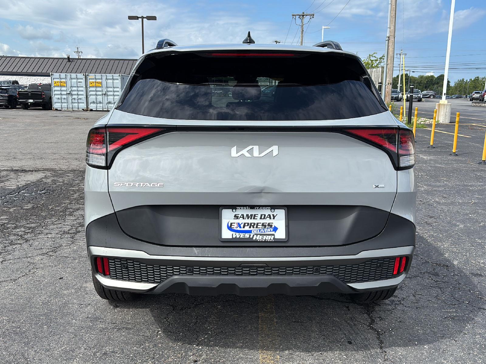 Used 2023  Kia X-Line image 8