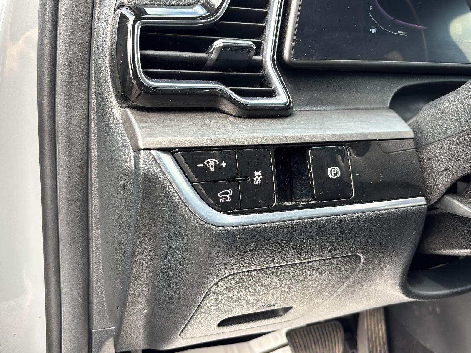 Used 2023  Kia X-Line image 15