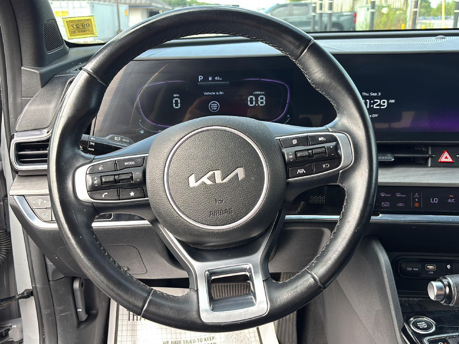 Used 2023  Kia X-Line image 21