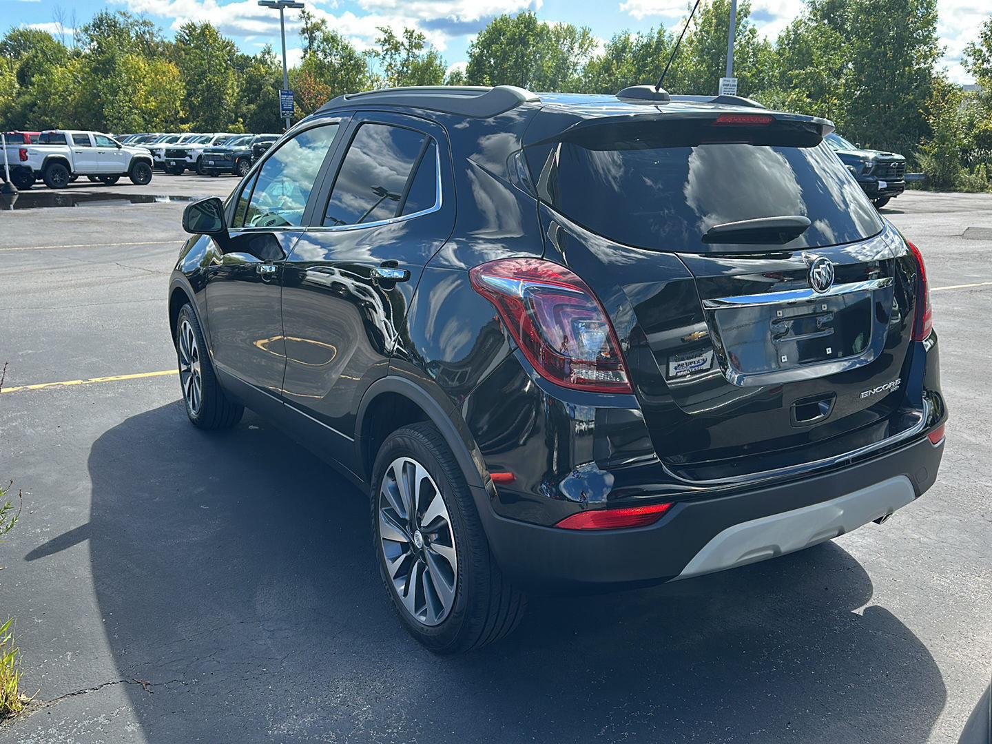 Used 2022  Buick  image 3
