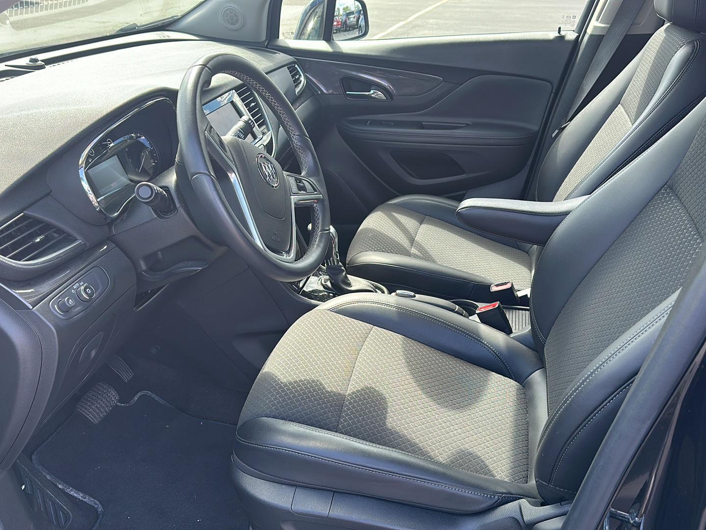 Used 2022  Buick  image 9