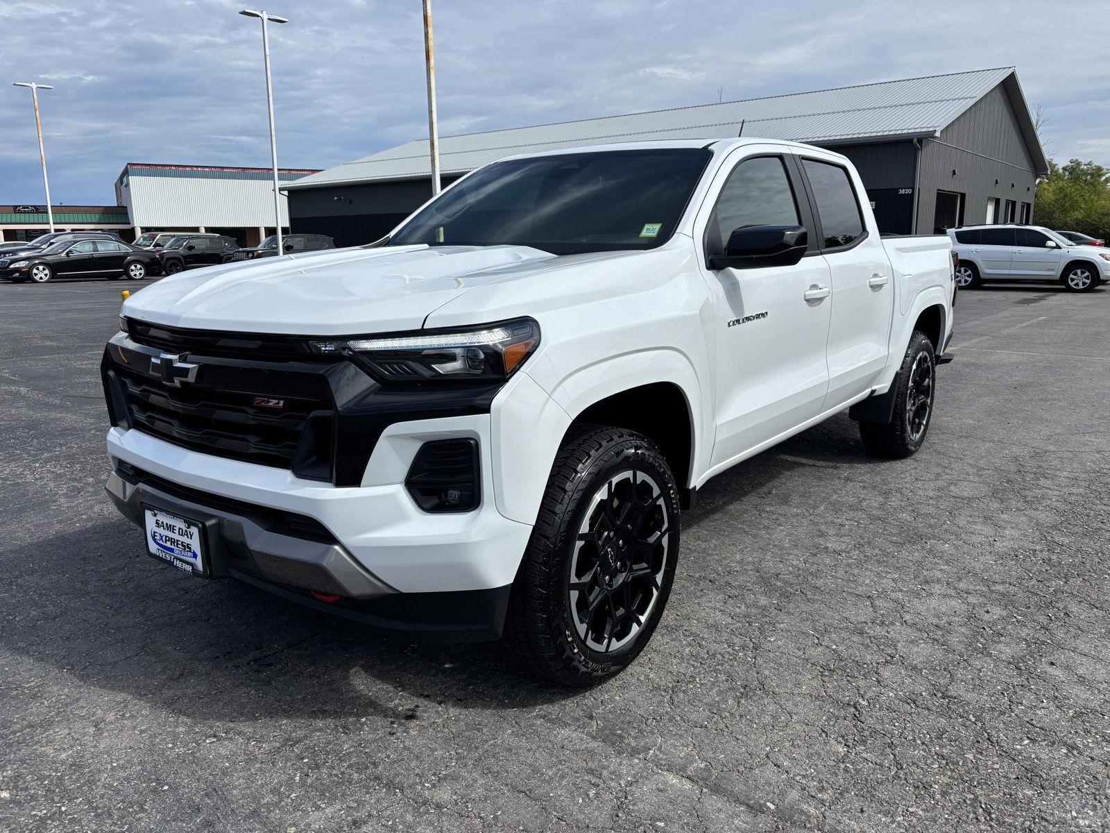 New 2026 Summit White Chevrolet Z71 image 27