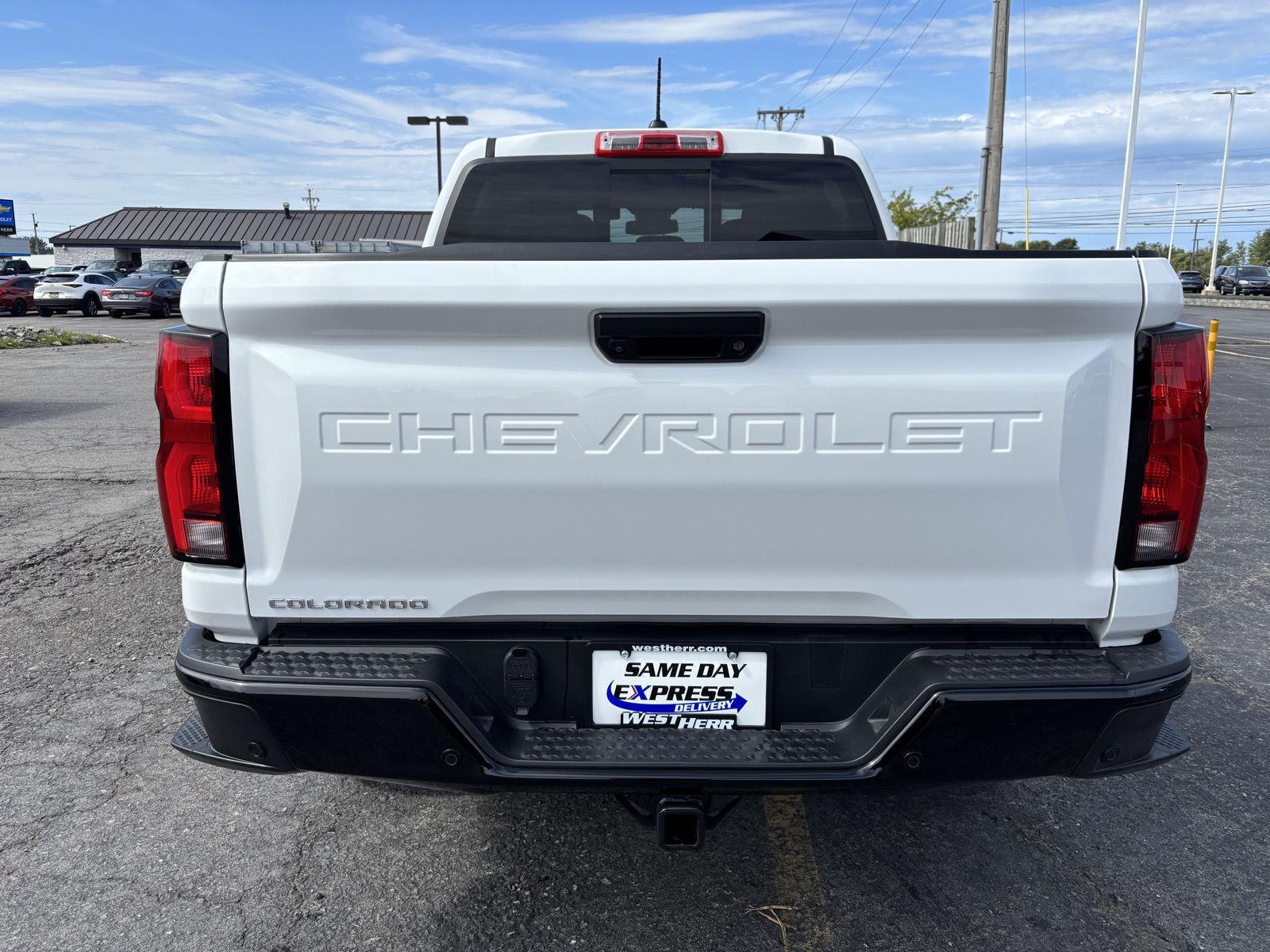 New 2026 Summit White Chevrolet Z71 image 30